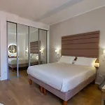 לינה וארוחת בוקר Album Boutique 4*
